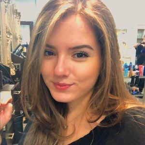 Meet your Posher, Elyssa